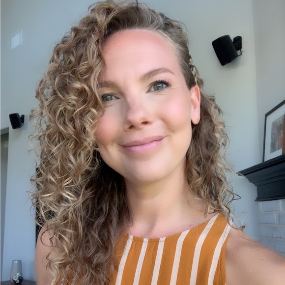 🌼WELCOME TO MY CLOSET🌼 - Picture 3 of 8